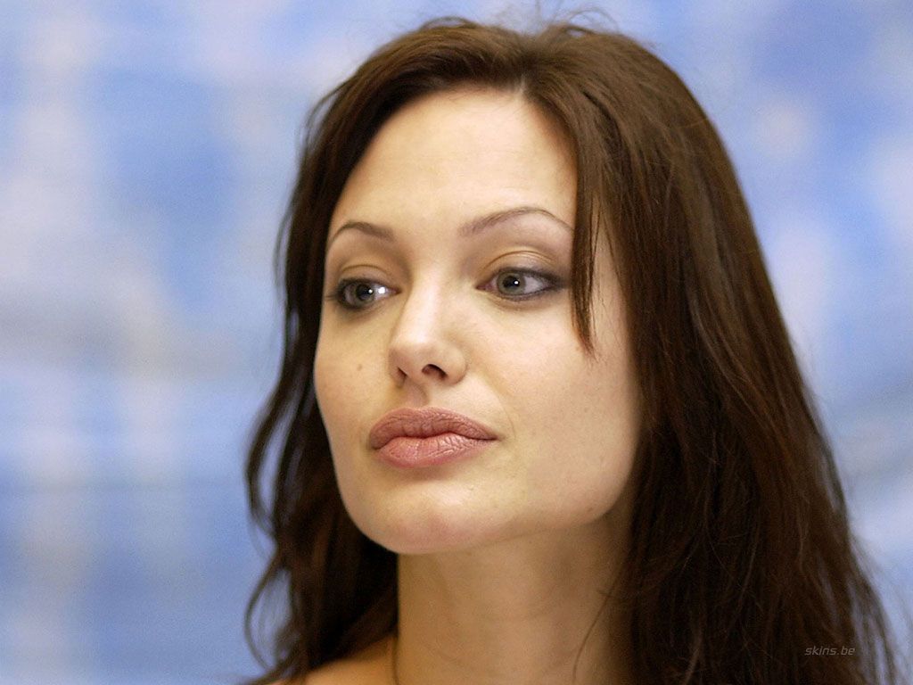 http://allwallpaper00.blogspot.com/2012/10/angelina-jolie-wallpaper.html