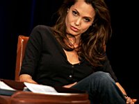 Angelina_Jolie_080022