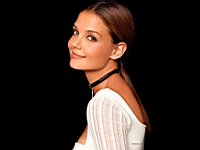 Katie_Holmes_080011