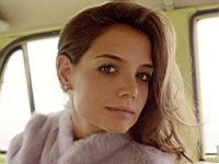Katie_Holmes_080022