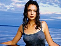 Katie_Holmes_080023