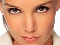 Katie_Holmes_080026