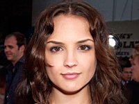 Rachael_Leigh_Cook_080022