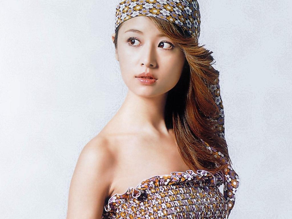 Ruby Lin - Wallpaper Hot